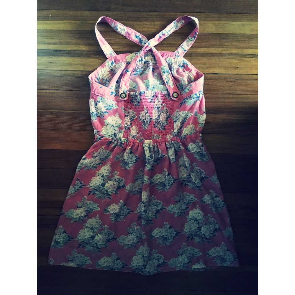 Beach coverup with removable straps